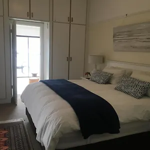 https://on-the-rocks-fish-hoek.hotels-capetown.com