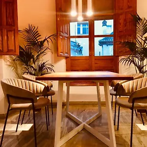Fantastica Vivienda En El Pleno Corazon De Granada